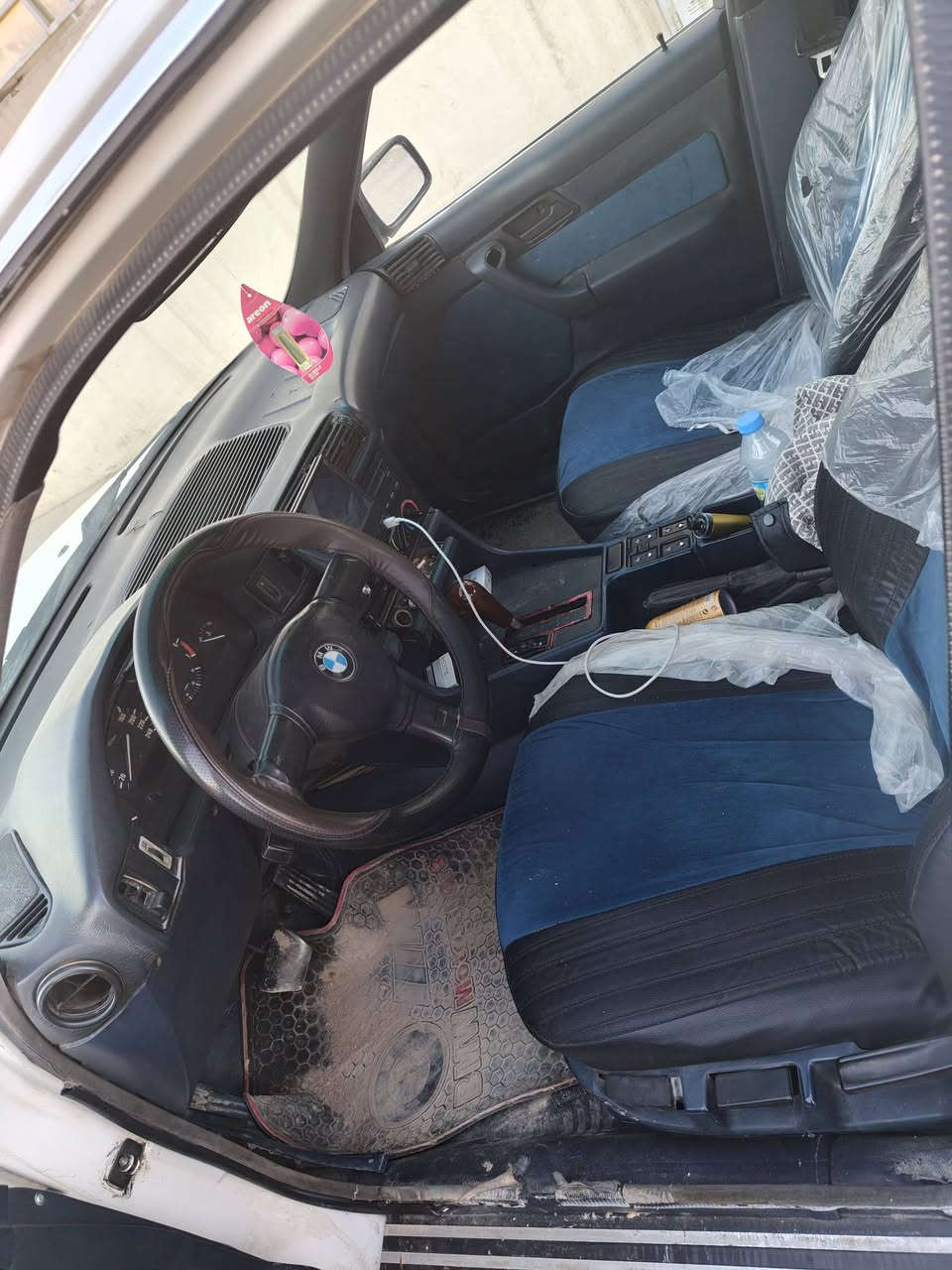 السلام عليكم عندي بي ام 520 محرك كبس فول توماتيك اللي عنده سياره يراوس يعني متوم ماعندي مشكله سياره جاهزه ماناقصها اي شي صاحبها شرعي موجود شرط وطاله الي عنده ماروس يجي خاص وا يتصل هذا رقمي ***********
