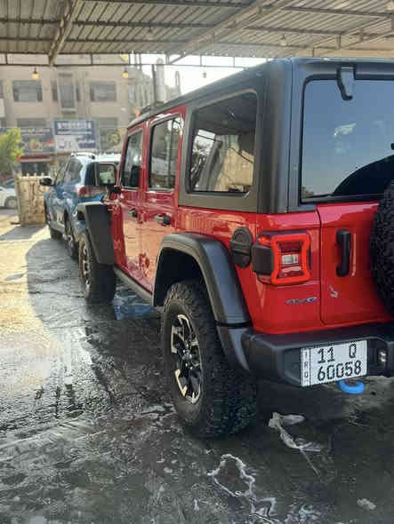 السلام عليكم للبيع اومراوس حسب القناعه 

جيب رانكلر  روبيكون للبيع اعلى فئه

‏wrangler 4xe plug in hybrid

‏‎فول المواصفات و هايبرد 4xe

‏‎لون السيارة احمر مميز 

‏‎موديل2024 بعدهه على وضع الشركه السياره زيرو

‏‎ماشيه 4 الف فقط 

‏2.0L turbo hybrid محرك اربعة سلندر توربو 3 انظمه

‏‎** قوة حصانيه 375 hp

‏‎مواصفاتها :

‏‎بصمة ابواب بصمة تشغيل

‏‎كشنات تدفئه جلد مع الستيرن

مري جانبيه تدفئه

‏‎شاشه كبيره مع كاميرا | و خلفي تشغيل عن بعد

‏‎نضام صوتي ALPINE مع دمام بالصندوق

‏‎اربع مخارج كهربائي Aux

‏PART TIME و 4WD auto نضام

‏SWAY BAR

‏‎قفل اكسل امامي و خلفي AXLE LOCK

‏‎كيبل شحن 110V 220V تكدر تشحن السياره بالبيت ثلاث انضمة قياده e-save بنزين

‏electric فول كهربائي

‏‎نضام هجين بنزين و كهرباء hybrid

‏‎السياره تشحن ل حالها بالطريق عند دواسة بريك

السيار رقم بغداد شبة مميز 

صقف بوكس  تنشال  كامل    

سياره وارد امريكي. حادثها  الابواب جهه اليمنى مبدلات ومصبوغات ايرباك برده فقط وصور الحادث بالمنشور مكان السياره بغداد 
للاستفسار/***********
