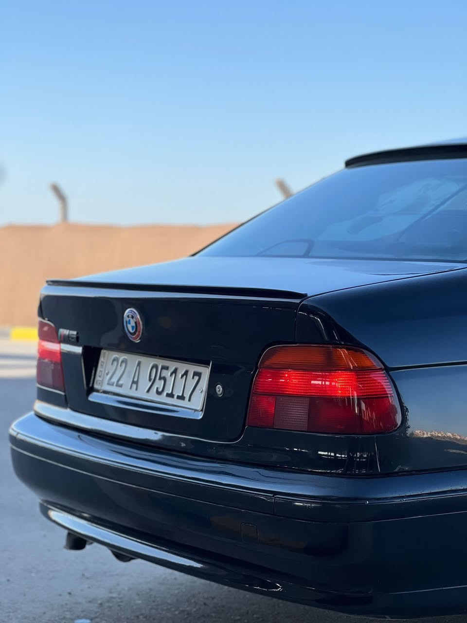 صقر e39
فول مواصفات 
1998
تك فانوس 
لاين زنون 
تبريد ثلج 
ABSتراكشن
وبعد مواصفات هواي 
الستفسار ***********
