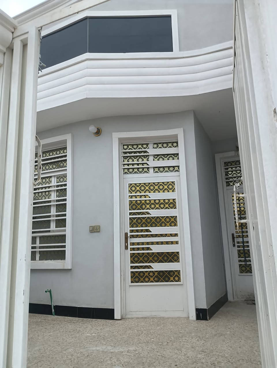 دار للبيع المساحه 100
سبع قصور شارع گريش
السعر 45وبي مجال
يحتوي ع غرفه نوم 
صاله استقبال 
***********
***********
