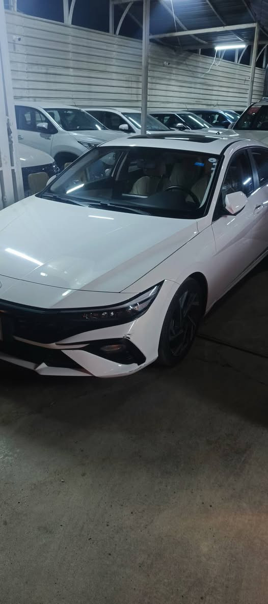 السلام عليكم هونداي
النترا 2024
خليجيه تجميع الصين 
بدون صبغ 
بيها فقط شخوط بسيطه بدعاميه 
فول 
بصمه 
فتحه 
تحكمات ستيرن
حساسات خلفيه 
شاشه حجم كبير 
وبعد مواصفات الانترا معروفه 
رقم اربيل 
سعر السياره 140ورقه 
وبيها مجال بسيط 
رقم صاحب السياره 
***********
