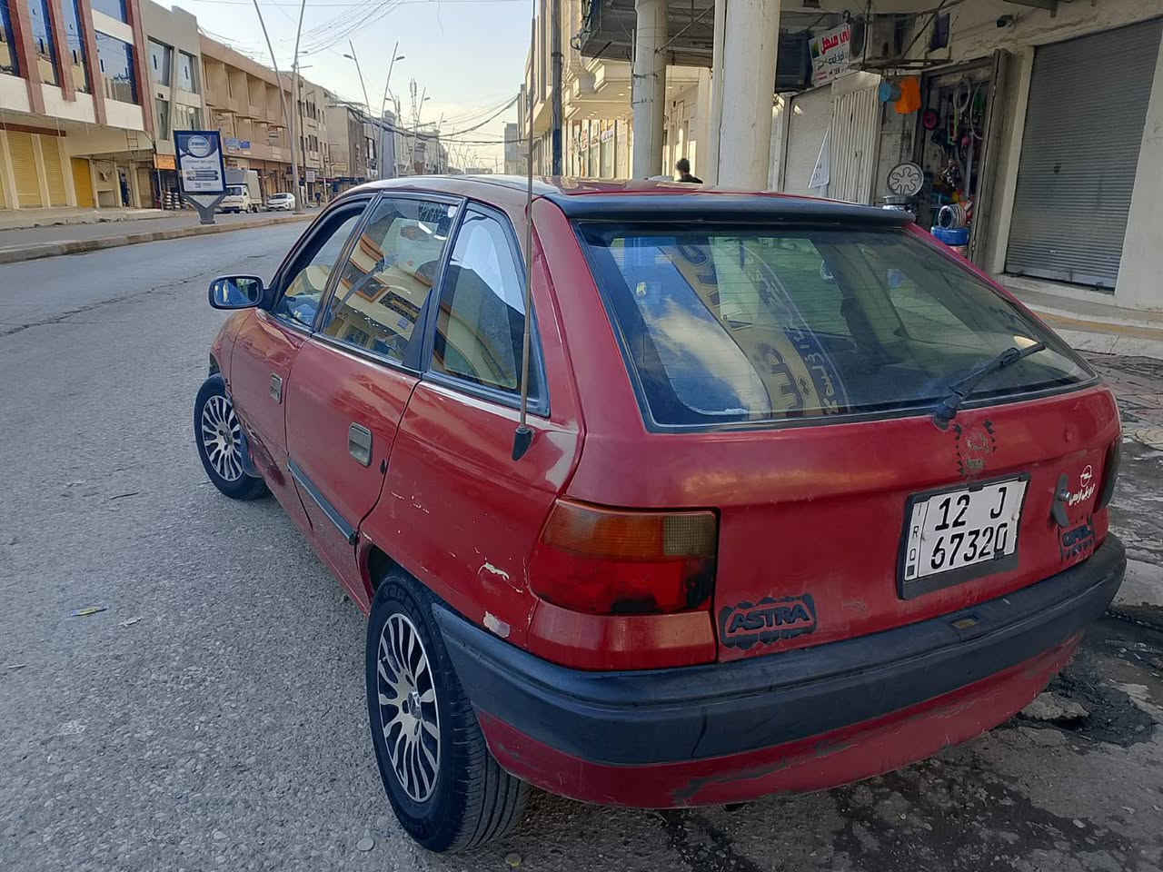 استرا موديل 92 نظيف رقم جديد ويل كب  تايرات نظيف باتري جديد كير محرك ما شاء الله ما مصبوغه والسيارة كدام العين السعر 43 وبيها مجال للتواصل ***********
