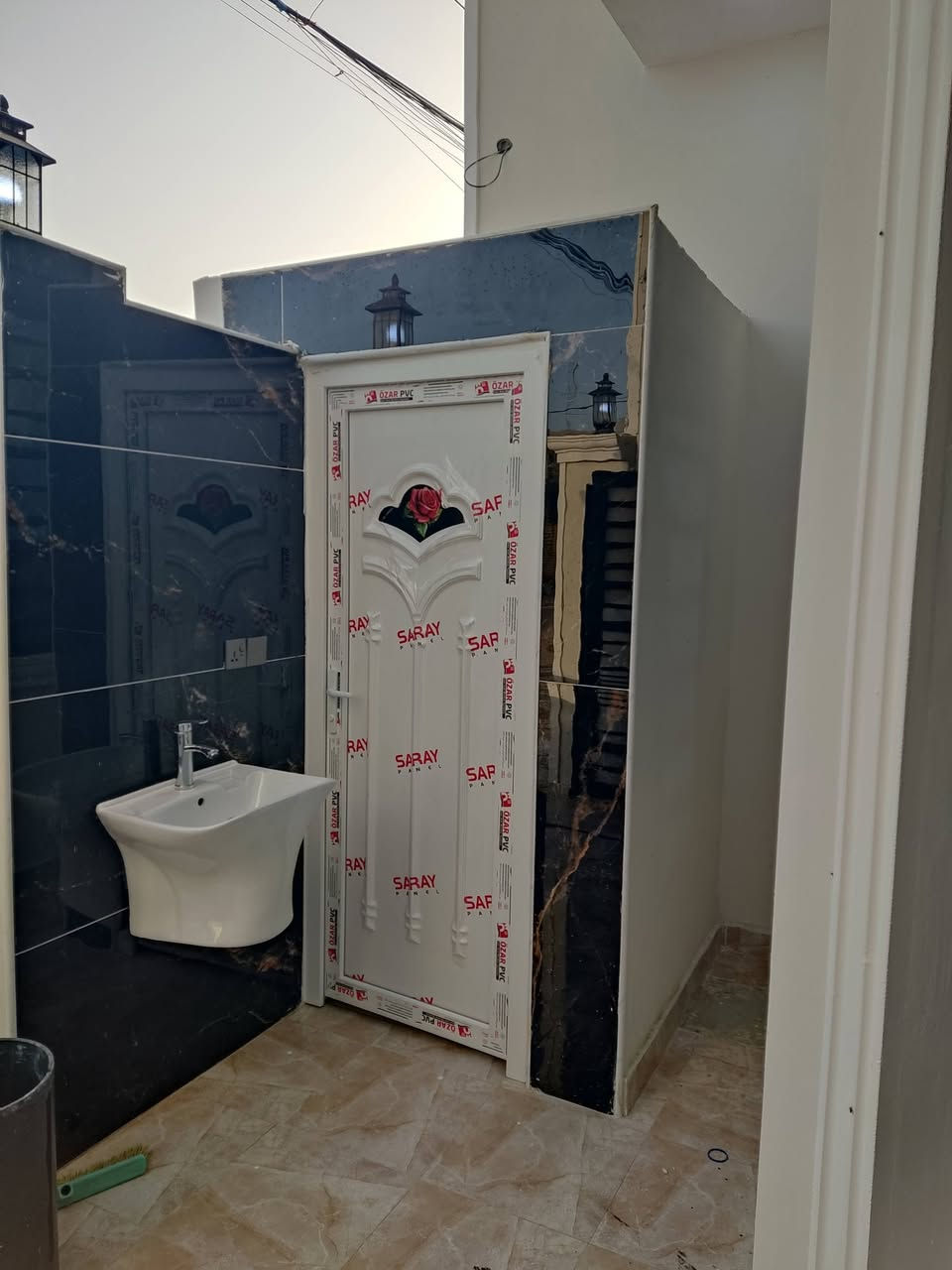 مشتمل للبيع م حي الخضراء مقابل المعارض طابق واحد بناء جديد غير مسكون جاهز للسكن م 100 طولاني مرقم بلديه للستفسار ***********.   ***********
