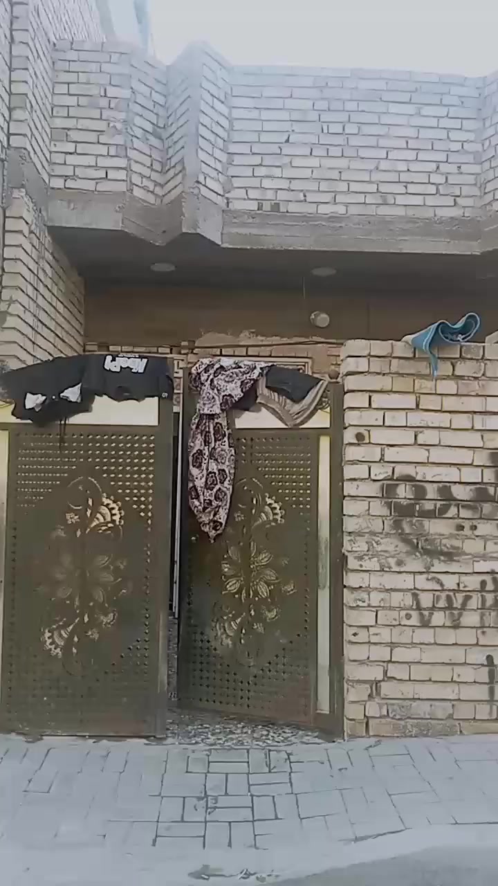 السلام عليكم ورحمة الله وبركاته بيت للبيع المساحه 110م في حي الكوفه منطقة علاوي الاسمر مقابل البانزيخانه البيت كامل بس الدرج يرادله تطبيك و محجر المنطقه كامله تبليط مجاري مي للاستفسار الاتصال على الرقم *********** السعر 90 وبي مجال
