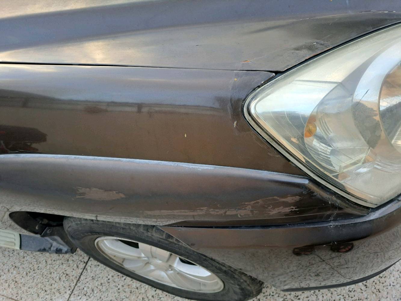 للبيع: كيا سبورتج 2010 - خليجي نظيف جداً 🚗
​المواصفات:
​الموديل: 2010.
​الوارد: خليجي.
​اللون الخارجي: جوزي (بني).
​اللون الداخلي: بيجي.
​المميزات: فتحة سقف، شاشة أيباد متطورة.
​اللوحات: رقم أربيل، السنوية والارقام باسمي ومجددة لغاية 2028.
​الحالة العامة للسيارة:
​الصبغ: السيارة مكفولة من الصبغ تماماً.
​الملاحظات:
​يوجد تكحيل بسيط جداً في (الجاملغ، البنيد، والباكلايت).
​جرد خفيف جداً في البنيد (موضح بالصور).
​تعديل بارد بمقدار شبر واحد في باب السكن.
​السعر المطلوب:
💰 115 ورقة (11,500 دولار).
​للتواصل والاستفسار:
📞 ***********