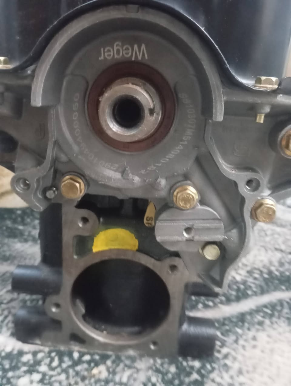 السلام عليكم  نص مكينه سايبه جديده ما مستعمله ايراني اصلي رايده ب 300 الف قفل مكاني بغداد الشعب رقم التلفون *********** متواجد خاص
