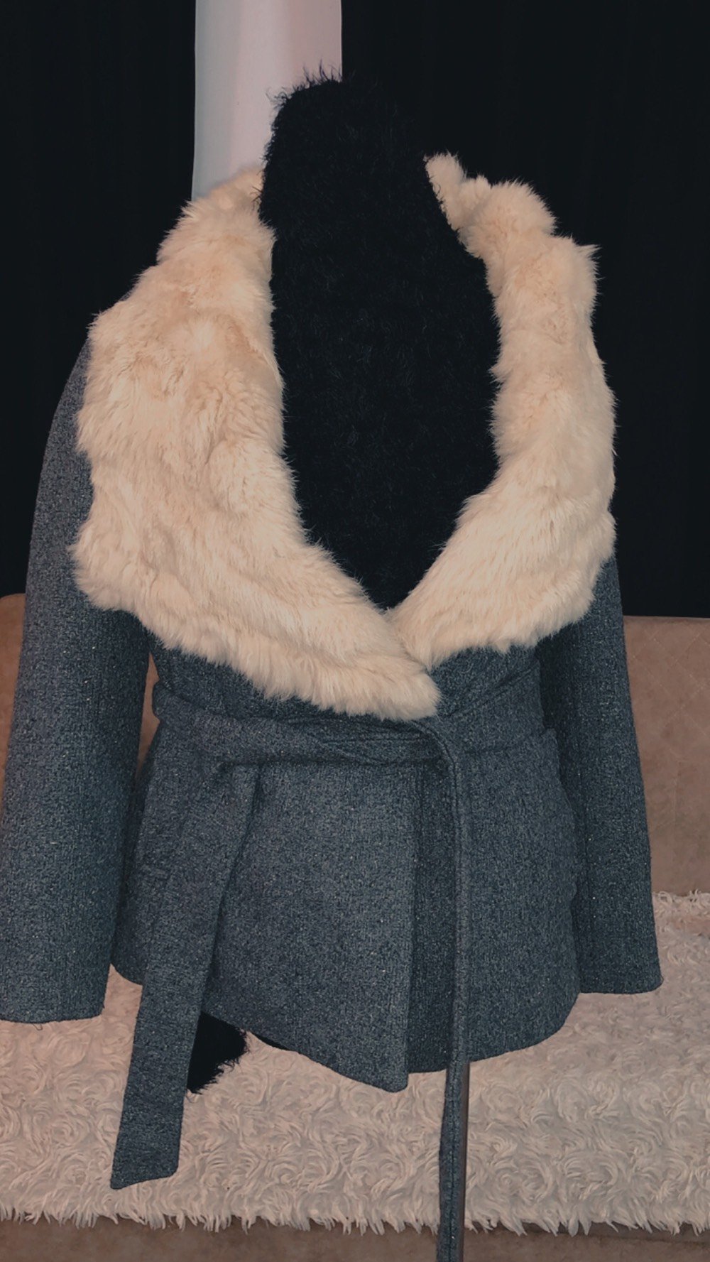 سترة فرو 
بالة جديد تصفية مول
يوجد توصيل لجميع مناطق بغداد 