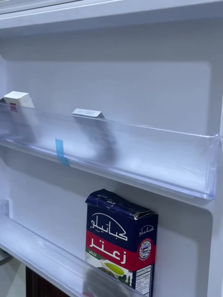 السلام عليكم 
غراض جديده بمعنى الكلمه 
براد اريده بميه وتلاثين ١٣٠ 
والثلاجه ماخذها ببلون وخمسميه رايدها بمليون هسه 
اني راح ابيعهن لان اريد اسافر 
للاستفسار *********** 
بيهن مجال للشراي
