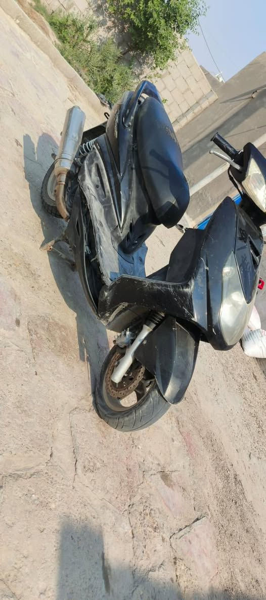 السلام عليكم 
سكنس فحل نوزل للبيع الدراجة مامفتوحة 
الدراجة مابيه اي نقص فقط يرادله مجمع اشاير( فقط) كلاجات رياضي امامي وخلفي 
الدراجة بيها خيط تبخير مكاني أبو الخصيب 
***********
***********
