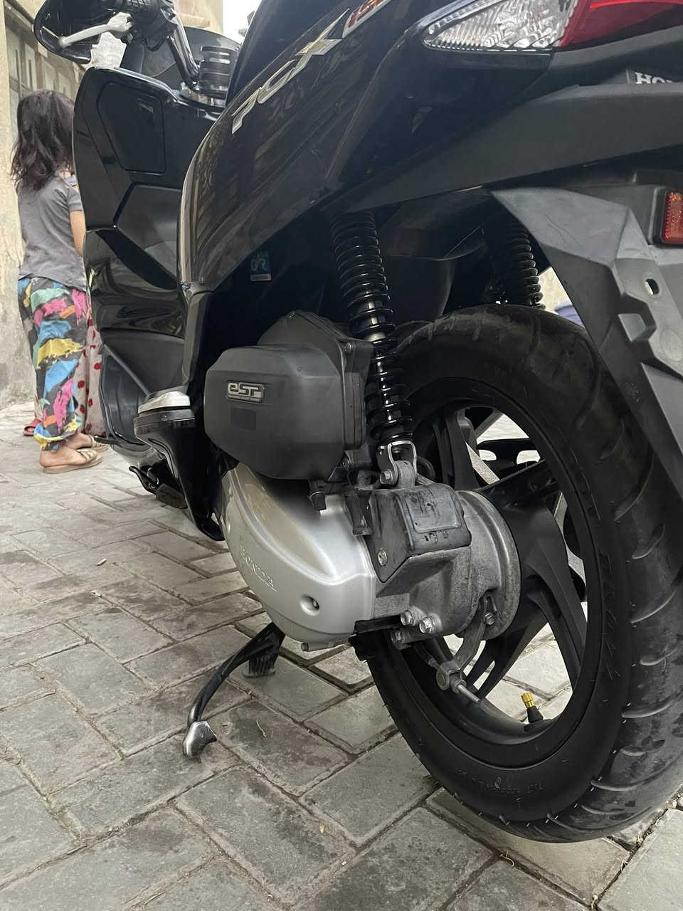 السلام عليكم بي سي اكس جيل ثاني دراجه ماشيه 36الف دراجه مال جناي نضيفه مكينه 150 وخير من الله  الهاتف ‭0772 624 3364‬
