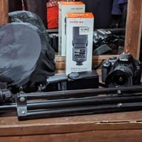 كاميرا 1200D • فلاش جوديكس 520 • سوفت بوكس 90