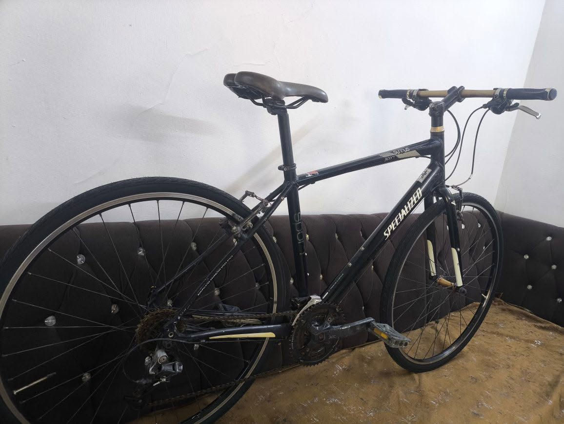 السلام عليكم 
للبيع / سبشل زد Special ZD
حجم c700
كير خلفي 9 امامي 3 فقاسات 
بريكات جطلات بالمكان 
وزنها ريشه حيل حيل حيل خفيفه 
دراجه بلاديه والنضافه كدام العين 
السعر 170 وبيها مجال مكاني موصل قادسيه الثانيه 
***********
***********
