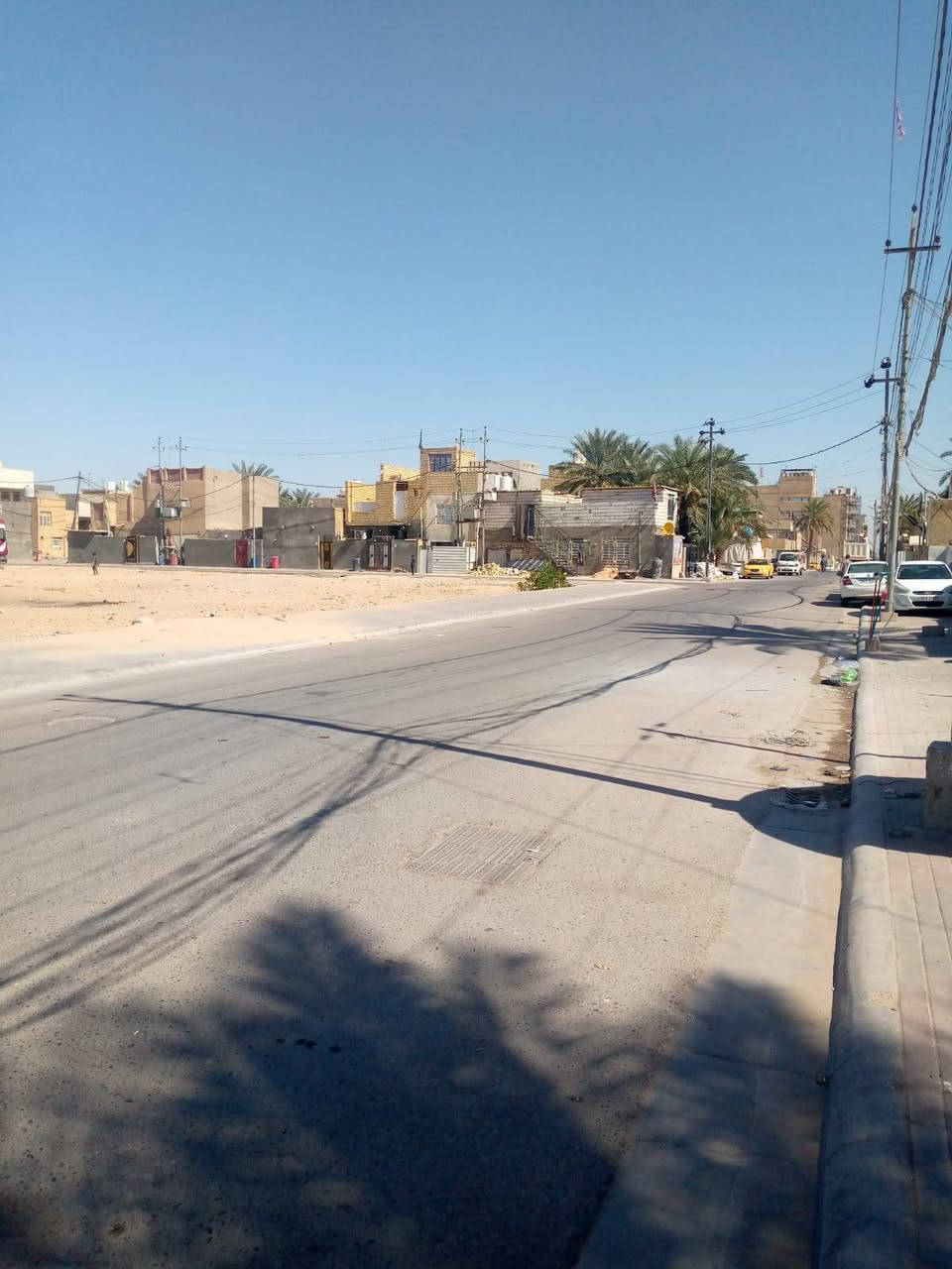 بيت ١٠٠ متره لبيع في داخله مشتمل صغير كما وضح بالصوره  غرفتين ومطبخ وصحيات خارجيه اولا بحي غدير قريب حي عامل بعد شارع عام ٢٠٠ متر مقابيله مسطوصف  الكوثر سعر مناسب ٨٥  رقمي ***********   مستعجل لبيع
