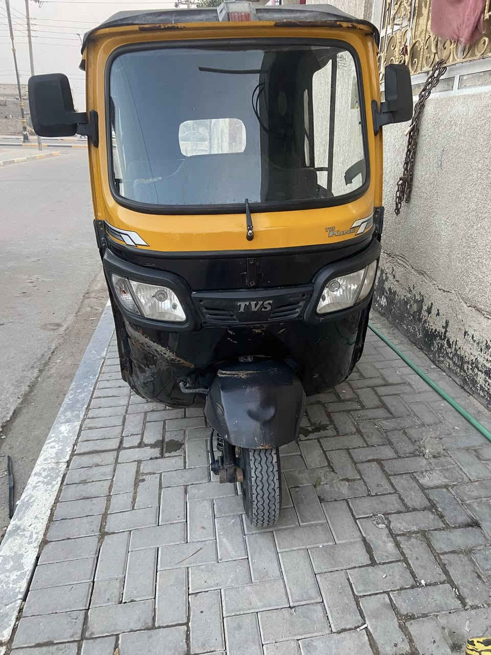 السلام عليكم تكتك للبيع رقم وسنويه مديل 2021/11محرك مفتوح والكشره شوفت عينك أي معجون مابيها السعر 6 وبيها مجال الرقم ***********
