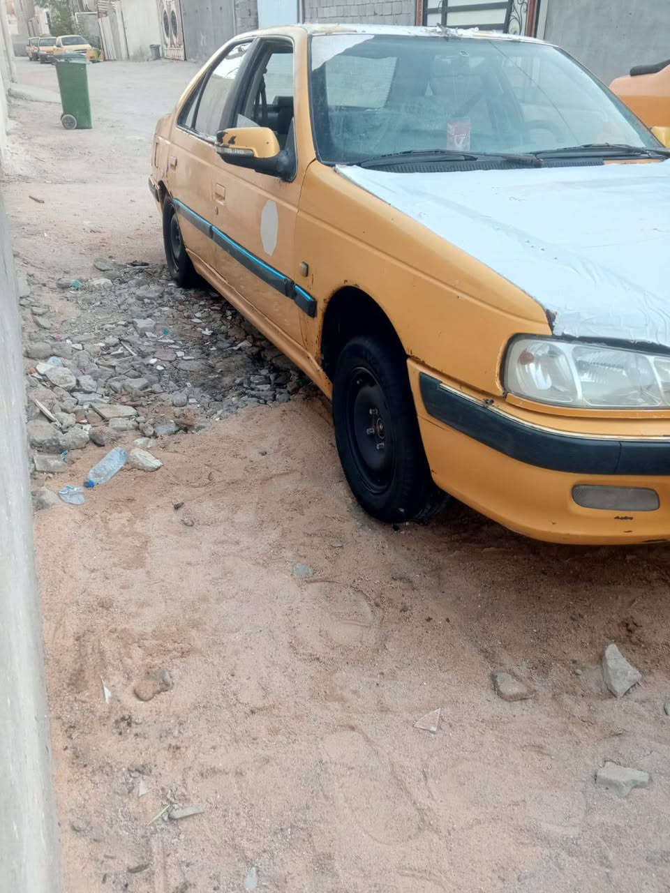 سلام عليكم بيجو باص موديل 13 محرك وكير مكفولات حدادية نص ونص سنوية منتهية 2018 وعليه غرامات 200 كلشي عل مشتري رعيه بلجزيره يريد تحويل سعره 12قفل مكاني البصره حمدان رقم الهاتف ***********
