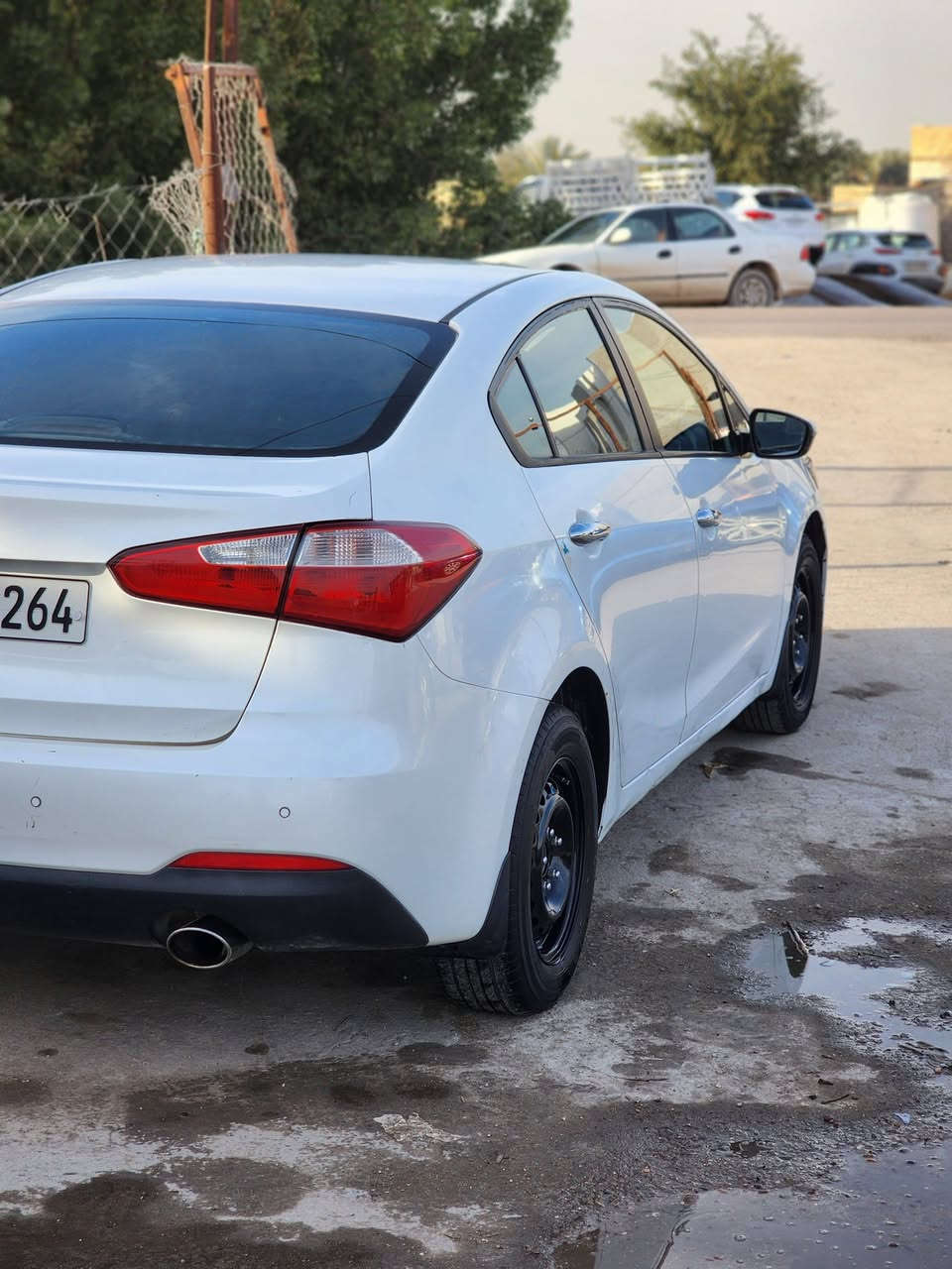 السلام عليكم سيراتو 2014 خليجيه
سياره كير مكينه حداديه كله جديده لد امامي زنون حساس خلفي كامره بلاديه حساسات اشاير بالمري سياره جديده بيه جاملغ الامام صبغ وبنيد بدون دواخل  رقم سلمانيه بسمي تريد تحويل وكاله مكان بابل ***********
