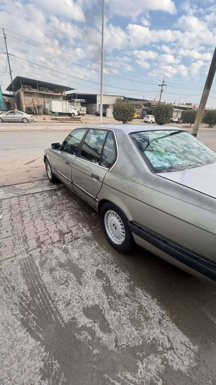 وارد ياباني
BMW 735 🚗 موديل 1988 📅
سنويه باسمي سقطت بشهر ال 11 2025 ✅
رقم انبار الجديد الدولي السياره ضربتها الجاملغ الخلفي عكس السايق 
السياره بيها جراد لكن مابيها خويس 
غرفتها نضيفه كير ومكينه ع الفحص 
حماوتها صيف شته نص ثابته ❄️🔥

نقوصاتها :-
البنكه مال تبريد واكفه واشتريتلها بنكه بس ما شديتها 🔧
وتبريدها بالصيف ثلج يعني الكمبريسر سليم وكلشي مابي ولا يفصل ولا يبوخ 
الفلنجات الاماميه ينرادلها تصفير
صدرها الامامي نص عمر 
تايرات الاماميه زوج جديده 
الكهربائيات مالتها شغاله 
رايدها بـ 33 وبيها مجال بسيط 
مكاني انبار الفلوجه 📍📱
للاستفسار ***********📞
