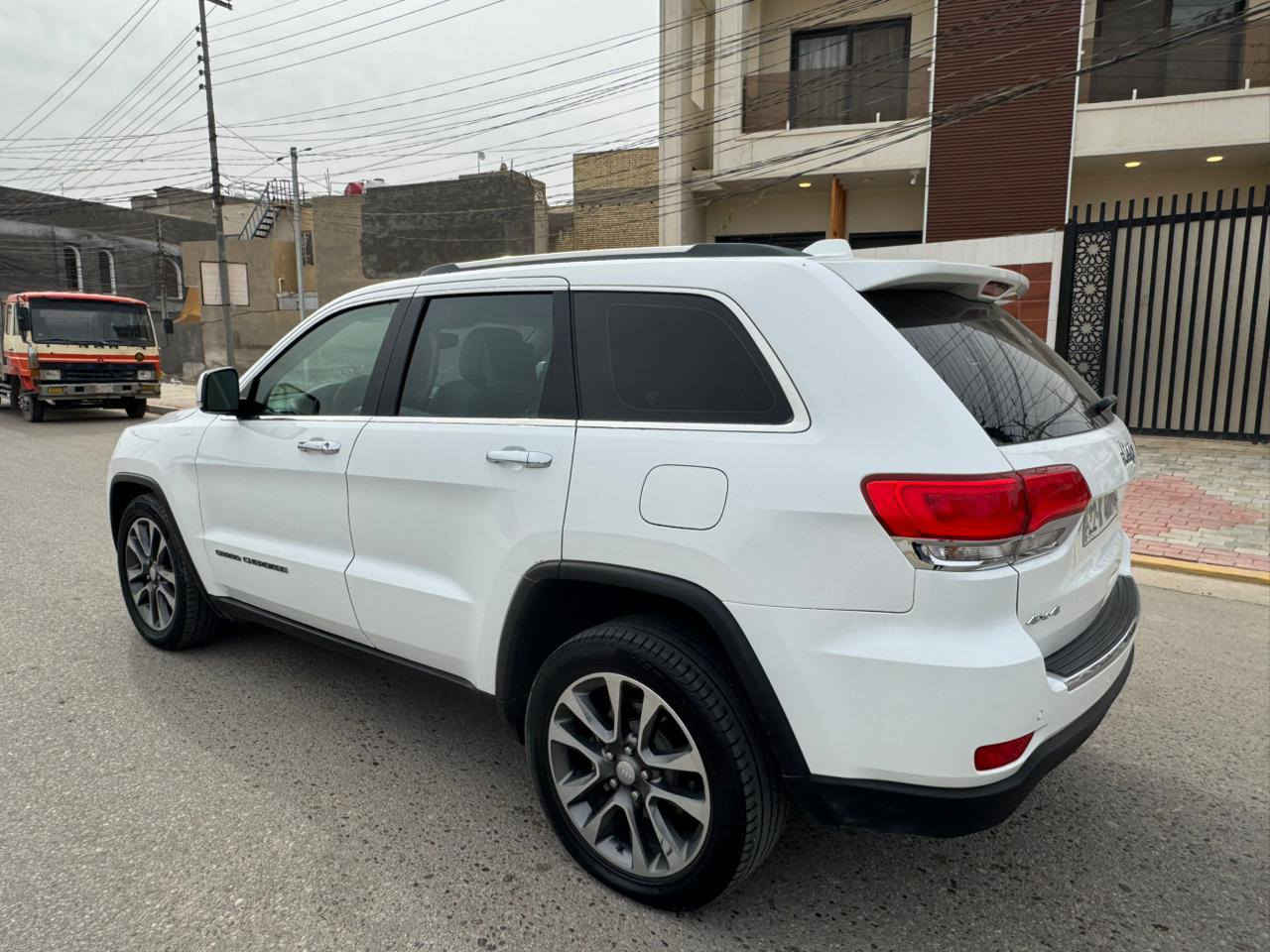 سلام عليكم سياره نوع جيب لاريدو لمتت خليجي موديل 2018  فول مواصفات واحد عله واحد بنرامه بصمه شاشه كامره حساسات امامي خلفي تحكم ستيرن جهتين خمسه ويل كب شاير مري مري شفط كشنات كهرباي جلد تدفاه تبريد كشنات ستيرن هيتر كهرباي تبريد قطعتين مانع نزلاق مثبت سرعه قياده ذاتيه تحديد مسار بصمه ابواب جنطه كهرباي منضومه كشاف زنون سستم سماعات دمام صوت مكينه حجم 6ستندر كفاله كير مكينه حداديه تخم تاير تبريد كفاله من ضربه او تبدي بيه قطعتين صبغ جماليه العنوان كربلاء السعر 218بيه مجال  تحويل وكاله مباشر سنويه جديده***********
