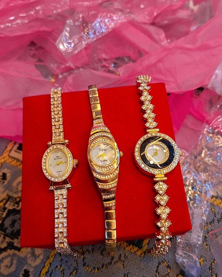 *🎉 عيدية شانيل وصلت 🎉
 أناقتك ما تنقاس بالسعر... سوينالك هدية على كل طلبية:

*🛍️ تسوقي بـ 25,000 دينار*  احصلي على هديه مجانيه 
 اسوارة ذهب برازيلي *أو* قلادة برازيلي - اختاري اللي تحبين

*🛍️ تسوقي بـ 50,000 دينار*  احصلي على هدية شانيل 
ساعة  الفخمة + اسوارة هدية

*🛍️ تسوقي بـ 100,000 دينار*  احصلي على هدية=  طقم قلاده أو  ساعه مع اسوار  من شانيل 👑

✅ ضمان لون وجودة سنة كاملة  
🎀 تغليف هدايا أحمر فخم مجاناً  
⚠️ العرض ساري لنهاية العيد أو نفاذ الكمية فقط!

*شوفي كل التشكيلة والهدايا على صفحتنا:*  الانستكرام 

https://www.instagram.com/__sabreen__sabreen__?igsh=MTRydHBtaHYyaHVsbA==

يتوفر واتساب.     ‏‪***********‬‏
