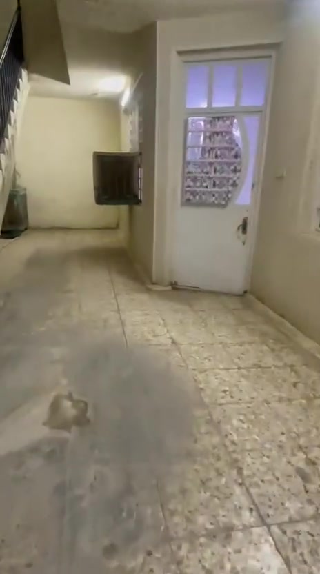 شقه ارضيه لليجار غرفتين وصاله مطبخ خدمات بلديات شارع الحسينيه سيد صلاح ***********
