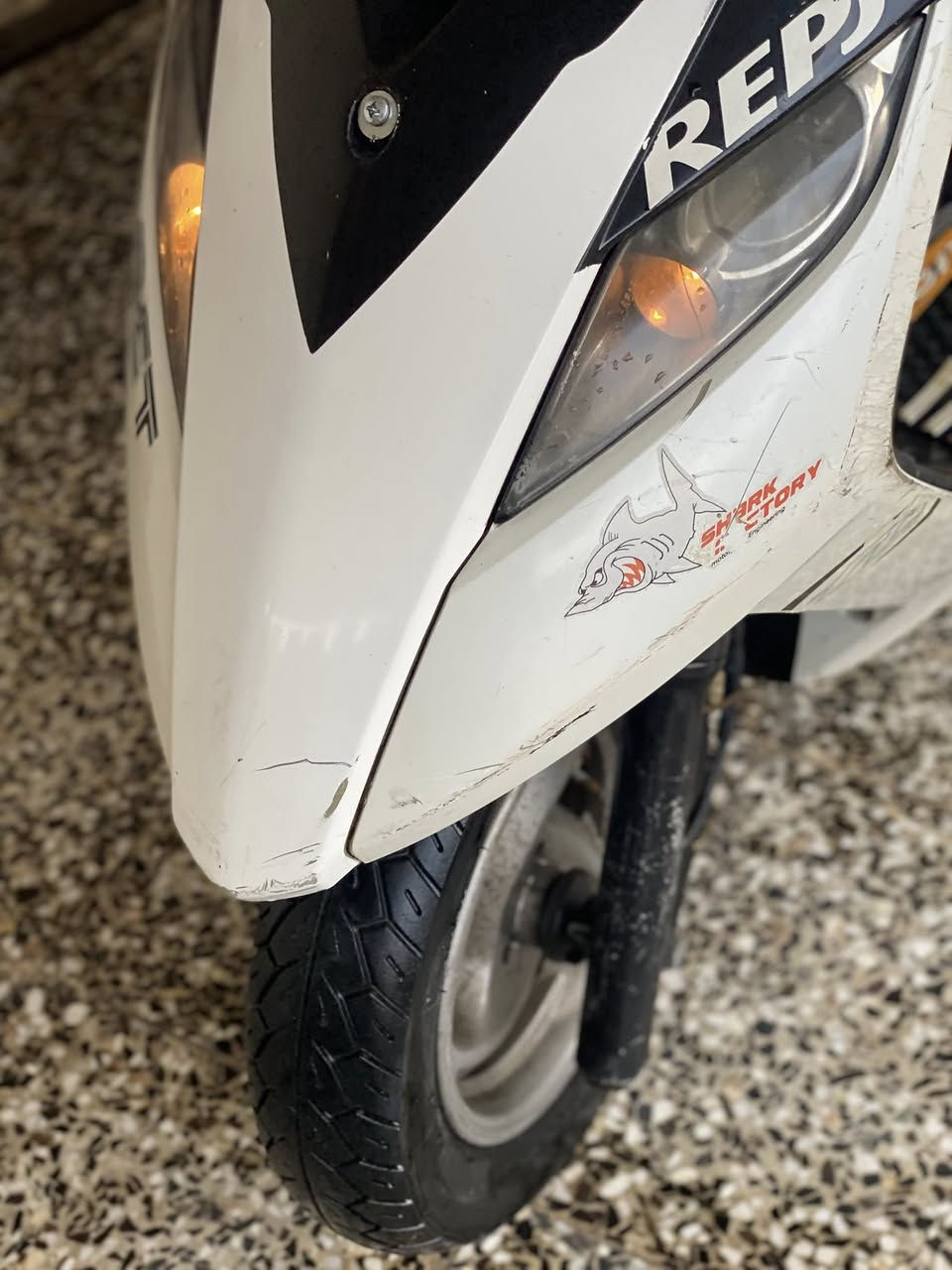 سلام عليكم دراجه ثعلب 🦊 كلش نضيفه كل قطعه بيها ختمم واحدد كهربائيه عامتن شغله دبل إشاره سلف هندرر محركك ناعمم لحيه عضم عاجج مو تجاريي دراجه نقصها بس كلجج خلفي تعبانن فقط الباقي كله شغلل قفل ستيرن قفل جنطه كيجات بانزين وسرعه شغالل سعرها500بيها شيي بصيط مكاني حريه شارع 30قرب أسوق مريومه رقم تليفون ***********اتصل وبخدمتكك
