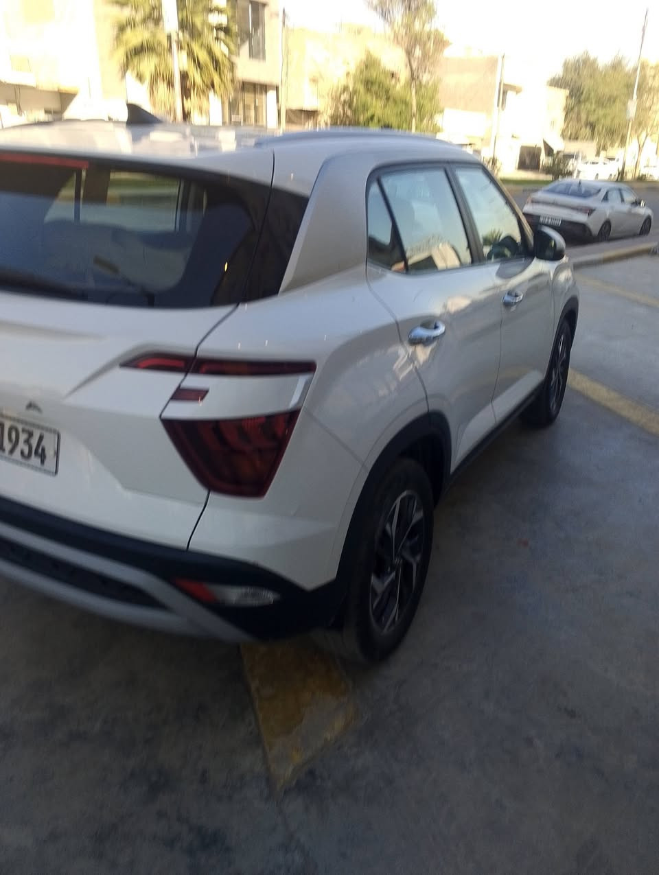 السلام عليكم هو نداي كريتا موديل 2023رقم بغداد دكان السيارة فول واحد على واحد مكان  السياره البياع او حي العدل السعر 155 رقم ***********
