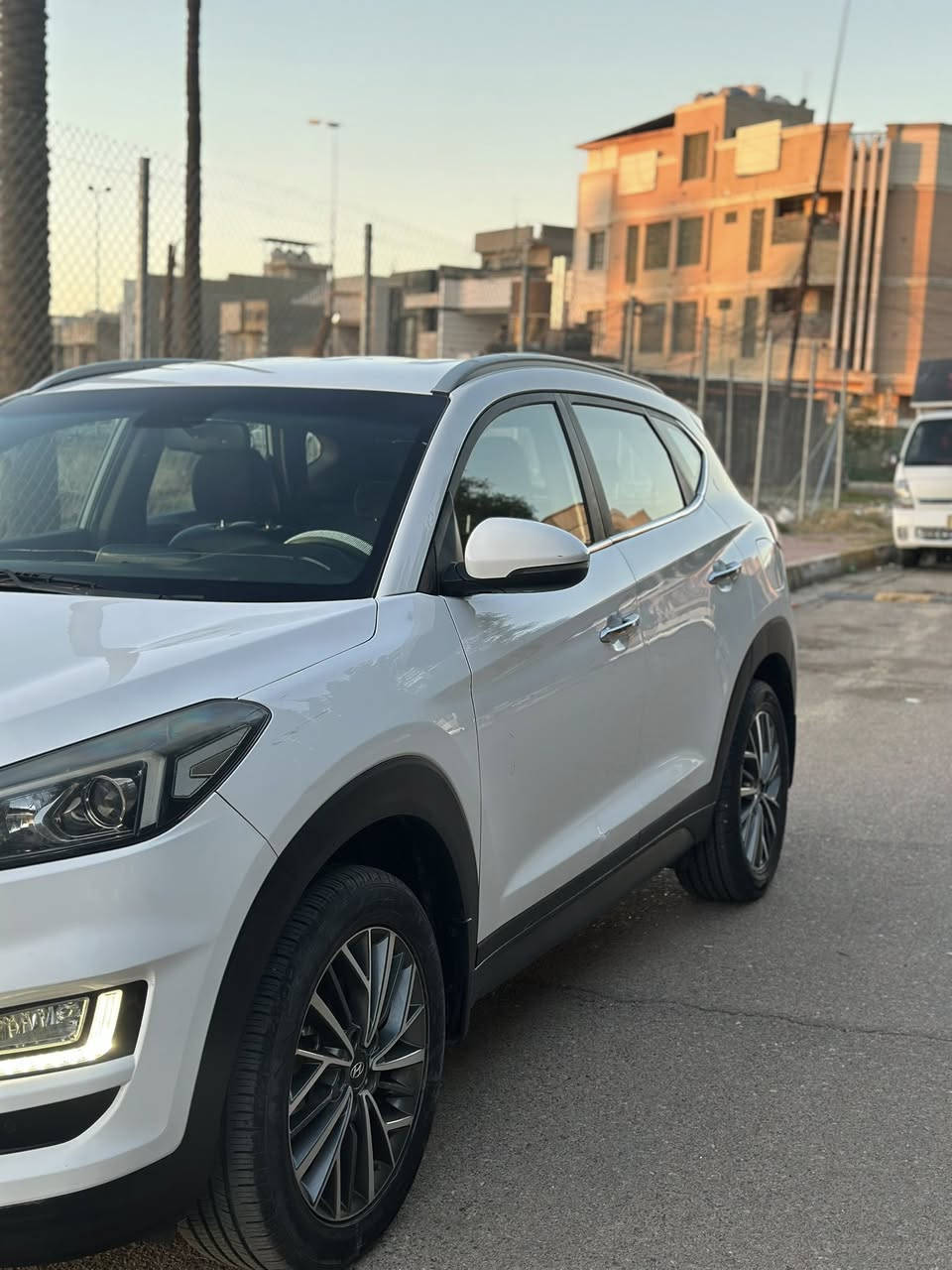 السلام عليكم توسان 2019 خليجي مكفولة من الصبغ 
بيها باردات شوية بس السيارة نظيفة ماشية127 الف 
السيارة لا تحتاج دهن لا سونر لا كهربائيات خير من الله كلشي كامل تستلم السيارة سونرها يقرة بتاريخ 2026/1/12 يعني اليوم سويتة السيارة سعرها 196 
للاستفسار 
***********
