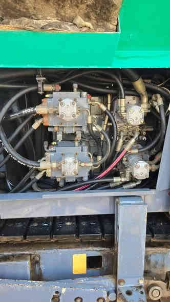 للبيع فوكلي حجم 2100 موديل 2006
اوتي 12متر اخير سلايت 
فارشة جاهزه لعمل نظافة 95%
الاستفسار ***********
