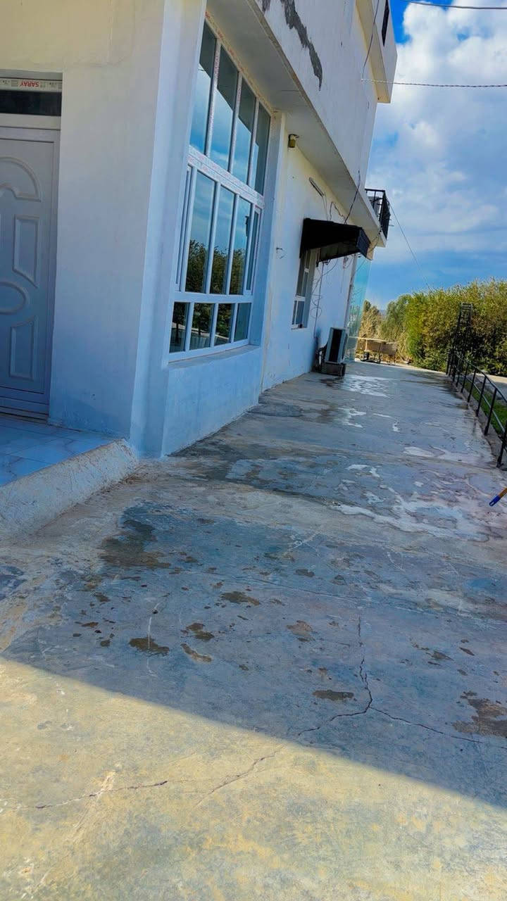 بيت للبيع بهواره برزه ..4غرفه نوم معا استقبال ومطبخ صحيات 4 بيت قاطين خدمات كامل بيت خطين كهرباء وخطين مي  سعره مناسب فيلئ مو بيت فول سقف ثانوي وكاشي مساحه 300م ***********
