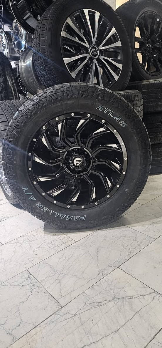 السلام عليكم 
ويل كب حجم ٢٠ خشن جبلي بي اسبير افيوري 
تايرات جديده اطلس تايلندي خشن بدون دويه 
275 60 20 
305 55 20 
295 60 20 متوفر 3 قياسات 
احمد و رمزي شارع فلسطين 
***********
