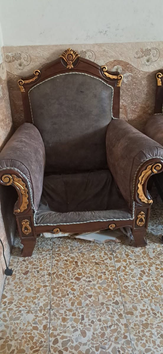 تخم ١٠ مقاعد خشب زان مصري الخشب قوي ونظيف بس اكو قطع تحتاج ترتيب 
السعر ٣٠٠ الف


**إذا كنت صاحب هذا الإعلان وتريد حذفه لأي سبب، رجاءا أرسل رسالة إلى الدعم الفني**