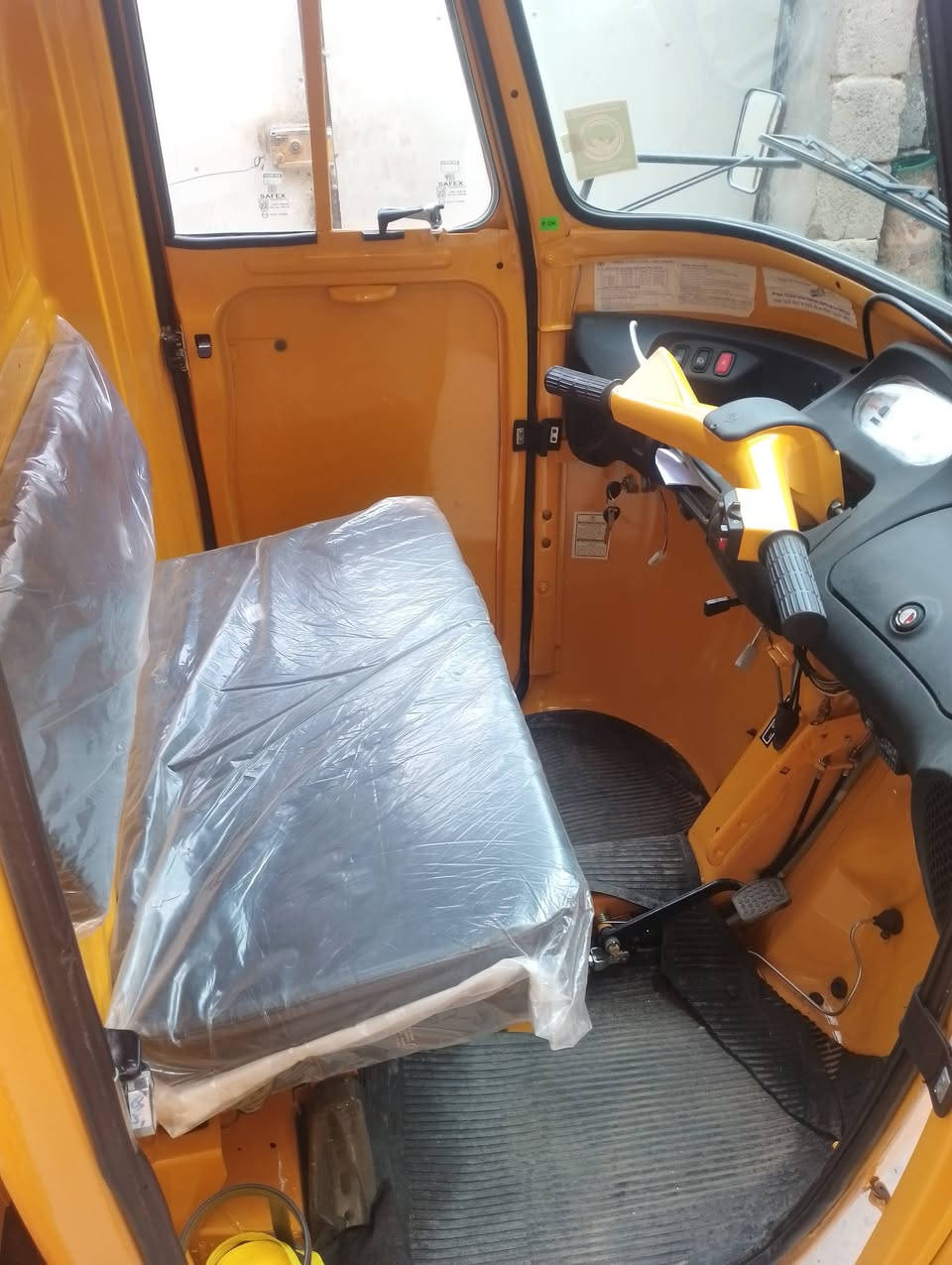 السلام عليكم تكتك بياجو بدي موديل 21بعده شركه اول تبديله دهن سنويه كامله بره العيد يجي الوكيل يبصم وتطلع لوحاته مراوس فقط بتكتك للستفسار ***********
