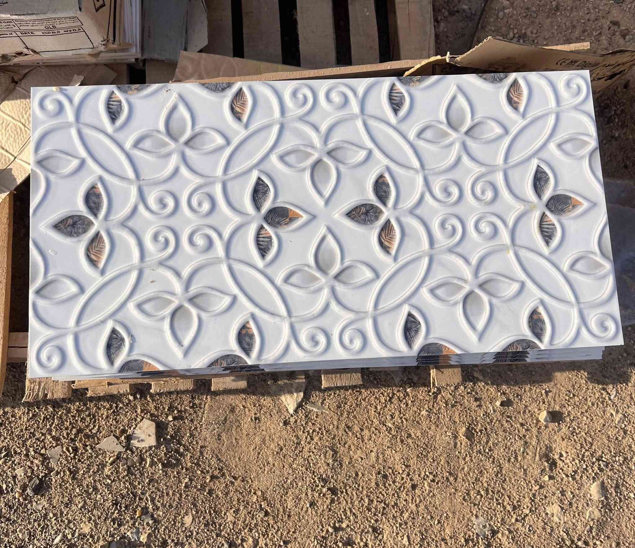 سعر الكرتون 5 آلاف
معرض ارض أرض ألزاد للسيراميك 

***********
