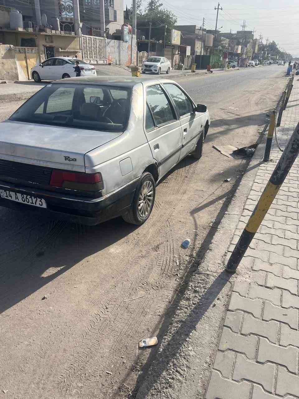 سلام عليكم
من رخصة الادمن 
للبيع سياره بيجو الون سلفري موديل ٢٠٠٩ 
رقم بصره انكليزي سنويه جديده تنتهي ب٣٠
كير مكينه بلاد تبريد غرفه جاهزه سياره ما بيه اي نقص بدون ضربه السعر ٢٣ وبيه مجال واليشوف السعر وما يعجبه يعبره ويندعينه بالرزق
العنوان البصره
رقم الهاتف***********
