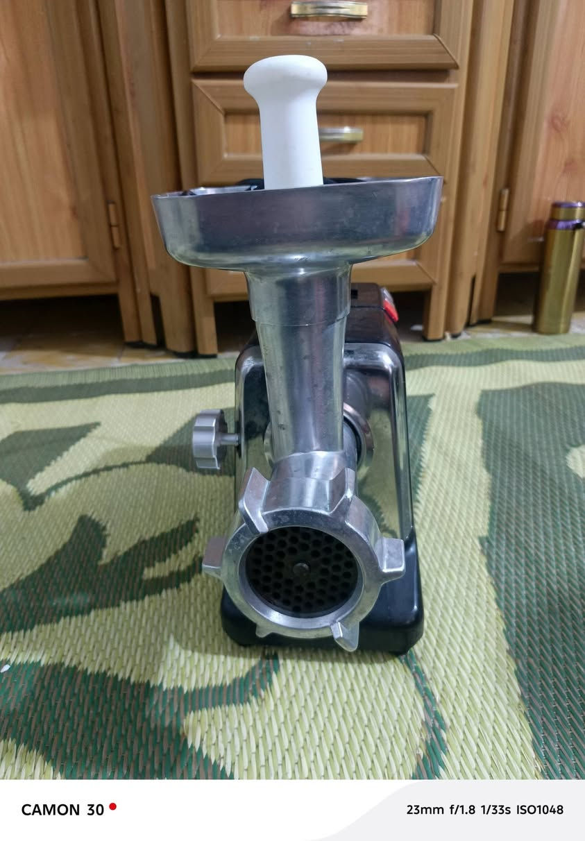 مكينة ثرم للبيع مُستخدمة مرتين السعر ٧٠ الف وبيها مجال***********
