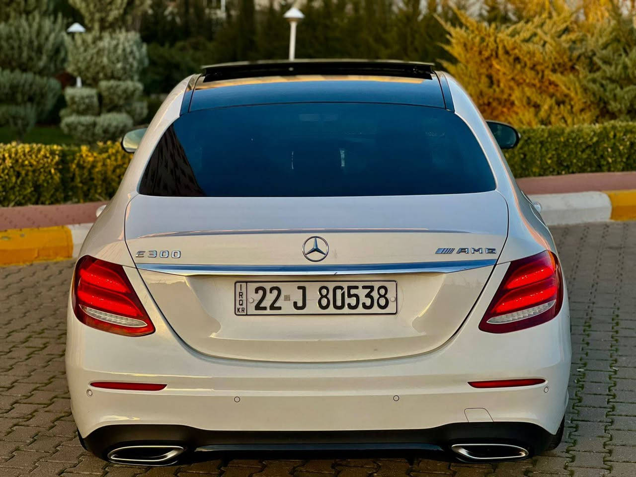 MERCEDES BENZ E CLASS-AMG KIT
مرسيدس بينز اي كلاس موديل 2018
قبل التفاصيل السياره مغلف ppf ضمان عشر سنوات 
ب 14 ورقه 

شرط ضمان دولي بصمات عدد 2 كتلوكات الشركة وارضيات الشركة دهن من شركة مرسيدس تخم تاير لوك جديد .

التفاصيل /:- 
من النوادر بل نظافه بدون مجامله وارد الماني .
شاشات الامامي بل اللغه العربيه .
السياره دفع خلفي مو فورماتك ارغب فئه.
بلاك ادشن black editions AMG شركة بلادي .
النوع /:- مرسيدس بنز .
الفئه / E كلاس AMG- KIT بلادي شركة.
الحجم / 300 ارغب فئه .
الموديل / 2018 .
تواجد السياره /- السليمانيه .
المسافه المقطوعه /:- 55 الف ميل فقط حقيقي .

المواصفات /:- 
السياره لون ابيض سقف اسود ( مكتوب بل السنويه ) 
بانوراما زجاج عل طول السقف 
دشبول شاشه قطعه واحدة مو منفصل ( ايباد ) 
داخل مميز لون قرميدي 
الشاشه الاماميه متغيره ثلاث اشكال 
دشبول مطعم بصاج ملكي 
مجهزه ب انظمه وردارات مميزه /:- ⚔️
رادار امامي توقف ذاتي  وطبعا ينطيك رسم بياني لسياره

الامامك مع تحذير ‼️ مثلث بل احمر 
رادار خلفي عند الرجوع للخلف auto stop 🛑 
اوتو بارك Auto park السياره تبحث عل موقف البارك وهي تركن اوتو 
نظام الاطفاء الذاتي eco يعني السياره بل ازدحامات تنطفي 
اناره داخليه 63 لون متغير حسب الرغبه 
حساسات 360 درجه امامي وخلفي وجانبي مع التبيهات الي تظهر بل الشاشه 
٦ انواع انظمه قياده متعدده لسياره 
احزمه كهرباء تاخذ قياسك 
 كامره خلفي 360 درجة ثلاث اختيارات 
گير رياضي عل الستيرن 

نظام سماعات برو ماستر يعني شرط دي جي تسمع 
لايتات الامامي متحرك مع حركة السياره 
نظام الترحيب عند فتح ابواب السياره وعلامات تعكس عل الارض ( مرسيدس ) 
اوتو هولد توقف سايد بريك ذاتي 
ماساحات اوتو تتحرك حسب كميه الامطار 
كاعيات شركة كتلوكات الشركة بصمات عدد 2 
مواصفات متخلص طبعا للي يعرف بل مرسيدس

ملاحظه :/- 
السياره  صبغ باب خلف السائق من المانيا واقل من ربع  بل جاملغ الامامي ( كارت ) من جهة السايق 
وبيه سونار السياره . 
اي ملاحظه مابيه شخط رصعه ماكو
ايرباك سليم 100/100 

ال💎ــسعـر 🟥 :: رقم (1) تلـقـائـي 📮

رقم صاحب ســـيـارة :: ***********
اخوكم احمد الامريكي
