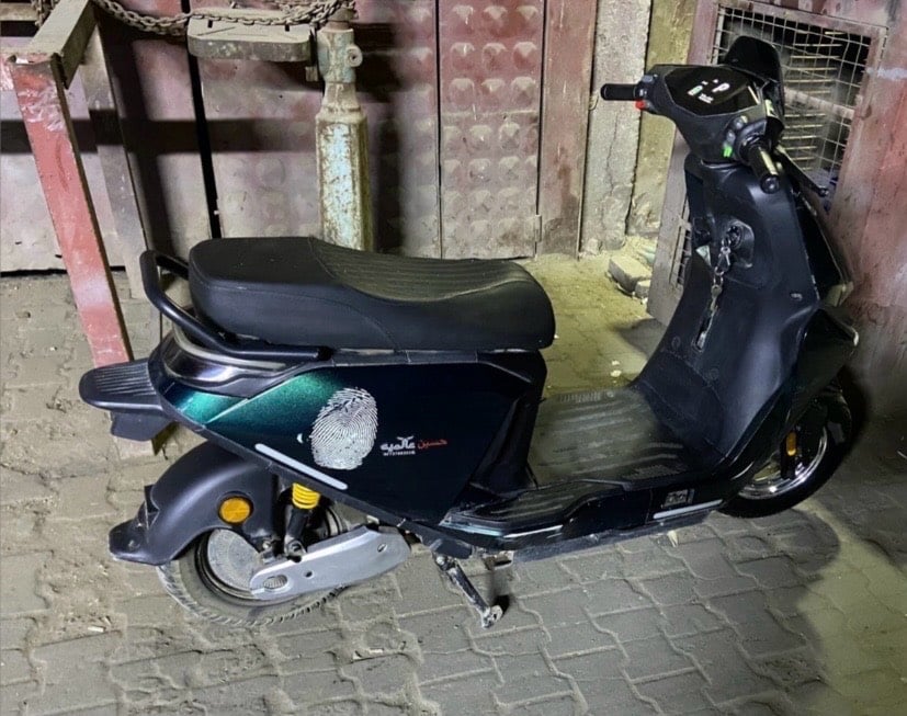 دراجة كهربائية عصرية وجاهزة للاستخدام، تناسب التنقل داخل المدينة بكل سهولة. تصميم جذاب مع لون لامع ومتوهج يجعلها ملفتة للنظر. الدراجة بحالة جيدة وتتميز بأداء ممتاز للأضواء الأمامية والخلفية.



