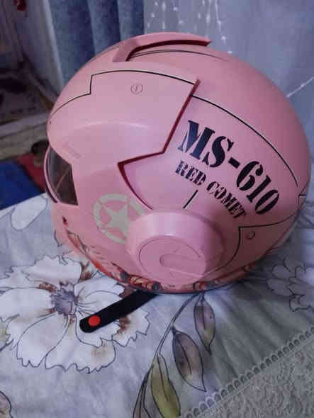 خوذة دراجة نارية اصليه للبيع السعر خاص بصره الاتصال على الرقم التالي ***********
