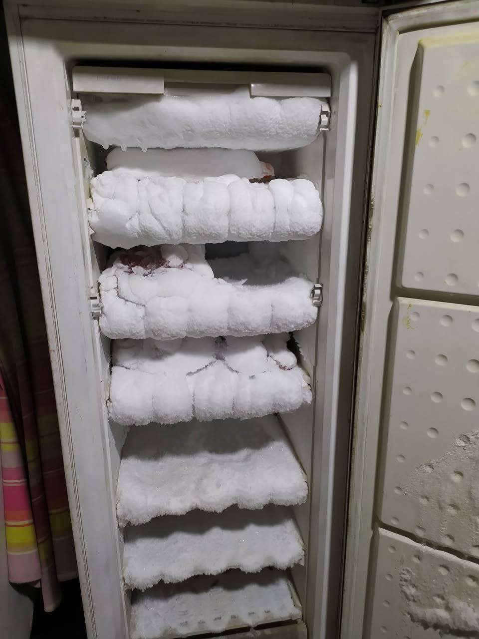 سلام عليكم 
مجمده عاموديه نوع بيكوشرط تجميد فول بيها اربع درجات اريدها  ب 100الف 
نهايتها ب 70الف  الشراي يتصل ***********
