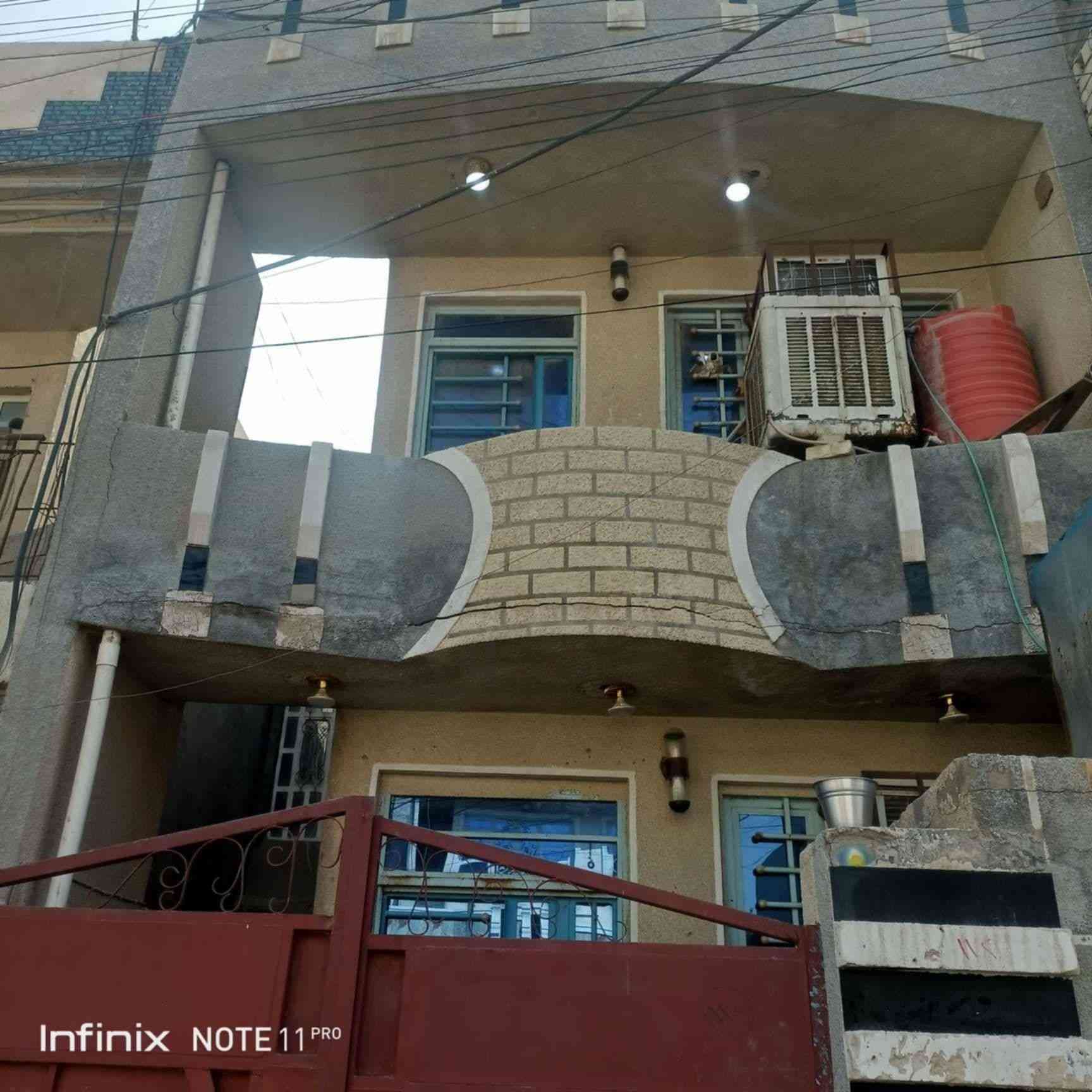 سلام وعليكم دار للبيع مساحته 100متر  ملحقاته  طابقين الطابق الأول استقبال وحولي ومطبخ وغرفه وصحيات خارجي وداخلي
والطابق الثاني غرفتين وحولي وصحيات بيت مطبك شتايكر البيت كامل متكامل
الموقع الزعفرانيه شارع الكهرباء قرب صوره الإمام علي
الاستفسار على الرقم ***********
