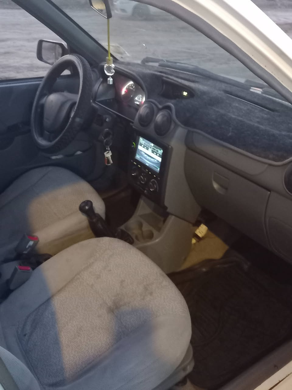 السلام عليكم للبيع سايبه 18 بيه جاملخ امامي مبدل جهة السايق السعر 48 وبيه مجال بسيط اتصال على الرقم / ***********
