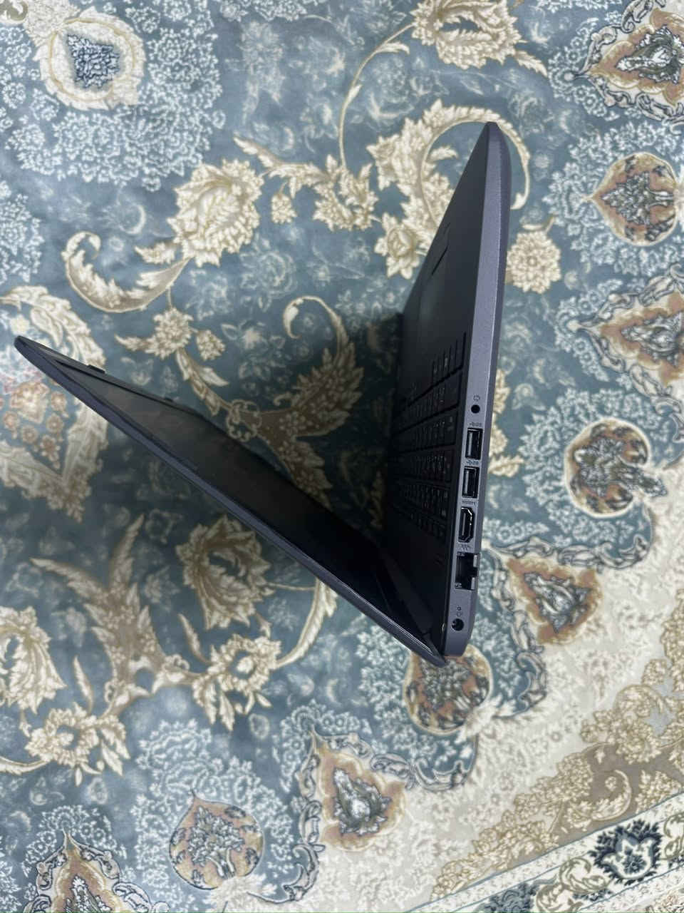 للبيع 400 وبي مجال 

الموديل: HP 250 G7 Notebook PC
 • المعالج (CPU): Intel Core i5-8265U
 • الجيل الثامن
 • سرعة 1.60GHz وتصل إلى 1.80GHz
 • الذاكرة (RAM): 8GB
 • كرت الشاشة: Intel UHD Graphics 620
 • ذاكرة رسومية 128MB (مشاركة من الرام)
 • التخزين: SSD512GB
 • النظام: Windows 64-bit
                               15.6   Full HD (1920×1080)   •      
       •  الاستخدام المناسب:
 • أعمال مكتبية
 • تصميم خفيف (Photoshop)
 • تصفح وإنترنت
 • مشاهدة فيديوهات ودراسة
        
         ***********
