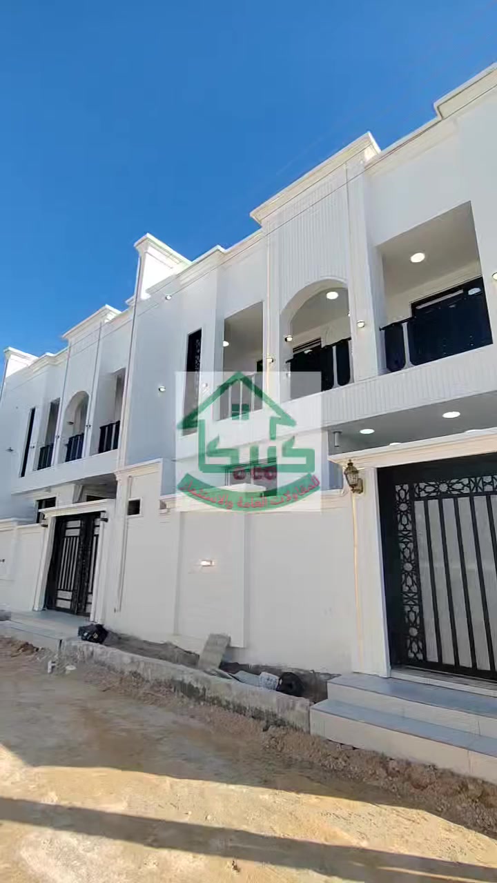 🛑 للبيع – تحفة معمارية مميزة 🛑

🏡 المساحة: 150 متر
🏗 طابقين بتصميم هندسي عصري أنيق
📄 طابو زراعي – سند 25 
📌النجف الإشراف مقابل قرية الغدير عمود ٢٦٢
✨ بناء درجة أولى وبمواصفات فاخرة:
✔️ صب كونكريت 
✔️ طابوق جمهوري
✔️ جبسن بورد بتشطيبات حديثة
✔️ جدران لوح سيراميك
✔️ أرضيات مرمر 
✔️ سحبات جدارية عصرية ولمسات ديكور مميزة

🔸 الطابق الأول:
غرفتين نوم
صالة واسعة
استقبال أنيق
مطبخ
صحيات

🔸 الطابق الثاني:
غرفتين
صالة
حمام

💎 منزل متكامل يجمع بين الفخامة وجودة البناء والموقع المناسب للسكن العائلي الهادئ.

📲 للاستفسار أكثر:
واتساب ***********
أو زورونا كيبك للعقار والمقاولات العامه
