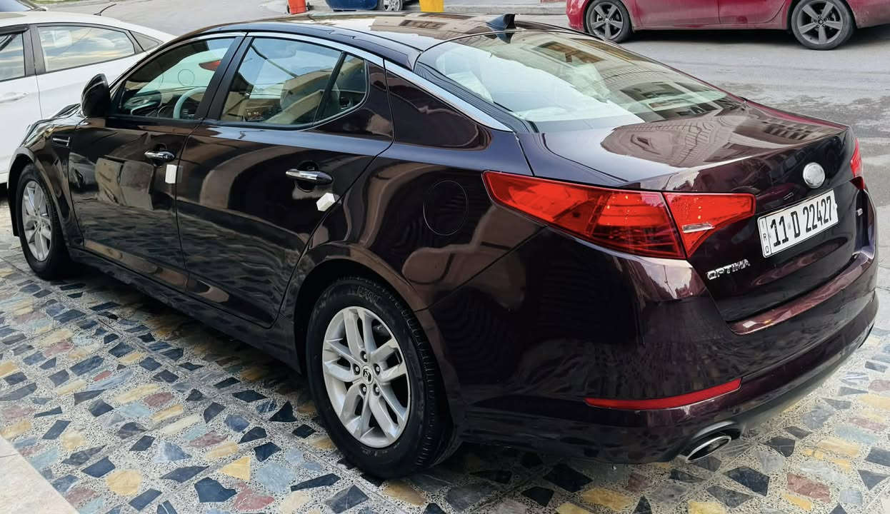 السلام عليكم عندي اوبتما ٢٠١٣ رقم بغداد الدولي جديد سنويه وأرقام وهزه كله جديد بسمي تحويل ثاني يوم سياره جديده بمعنى الكلمه وجاهزه مابيها نقص حادثها جاملغ وشويه بل بنيد فقط وبيها هنا بل عراق مكانين كلير بسيطات اثر شخوط بدون حادث فقط والباقي مكفول محرك ٢٤٠٠ مكينه كير ممفتوحات بلاديات 
مواصفاتها 
تحكمات 
كشنات كهرباء 
اي بي اس 
ايكو 
داخل بيجي 
شاشه 
كامره 
حساس خلفي 
دبل كزوز 
لد امامي 
حاكيه بلوتوث 
كروس سرعه 
اشاير بل مري 
يدات نيكل 
ويل كب 
محرك ٢٤٠٠  
حداديه جديده 
تبريد تدفئه شغال 
سياره نضيفه وجاهزه 
مكان السياره بغداد 
عارضها ب ١٠٠ وبيها مجال للشراي 
وهذا رقمي 
***********
