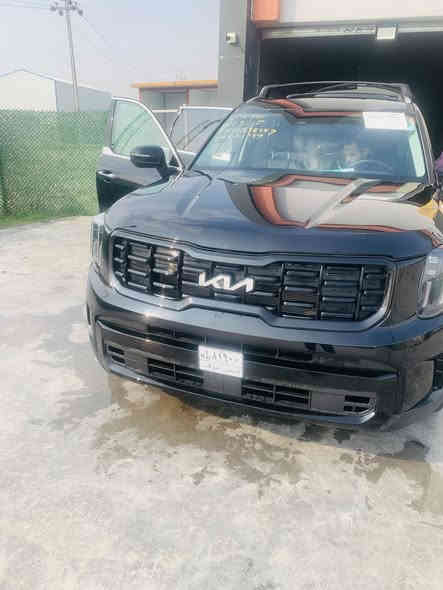 السلام عليكم 
كيا تيلورايد موديل 2024 فئه s 
رقم بابل 
الموصفات :
1- كاميرا خلفيه 
2- التحكم على المنحدرات 
3- مستشعر وقوف 
4- تدفئه مقاعد 
5- فتحت سقف 
6- حساس مطر 
7- نظام المفاتيح ذكي 
8- مقاعد كهربائيه 
9- المصابيح الاماميه ليد 
10- التشغيل عن بعد 
11- نظام ABS
12- 10 وسائد هوائيه 
13- فرامل الوقوف الإلكتروني
السياره نظيفه و حادثها تبديل جاملغ ايسر وصبغ حافة البنيد 
السعر 275 ورقه
مكان السياره الاسكندرية 
للاستفسار***********
