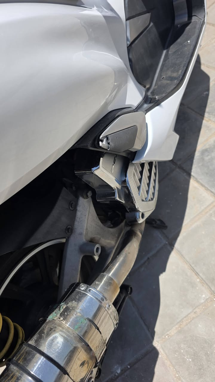 ‏السلام عليكم PCX جيل ثالث🇯🇵 ياباني
‏​⚙️ المحرك: 125SS
‏​🎨 اللون: ابيض صدفي مـمـيـز ❄️.
‏ماشية 13 الف وبل يابان ماشية 11
‏مواصفات ,على وضع مزاد رياضية
‏حساس ازدحام ✅
‏حساس استان ✅
‏الدراجة ورقة المزاد مالتهة وصور اليابان وتقريرهة  مالتهة موجود
‏ 🛠️ الدراجة: مكفولة من كلشي
‏​​📍 الـمـكـان: بـغـداد :
‏📱 لـلـتـواصـل والإسـتـفـسـار: (‪***********‬)
‏
