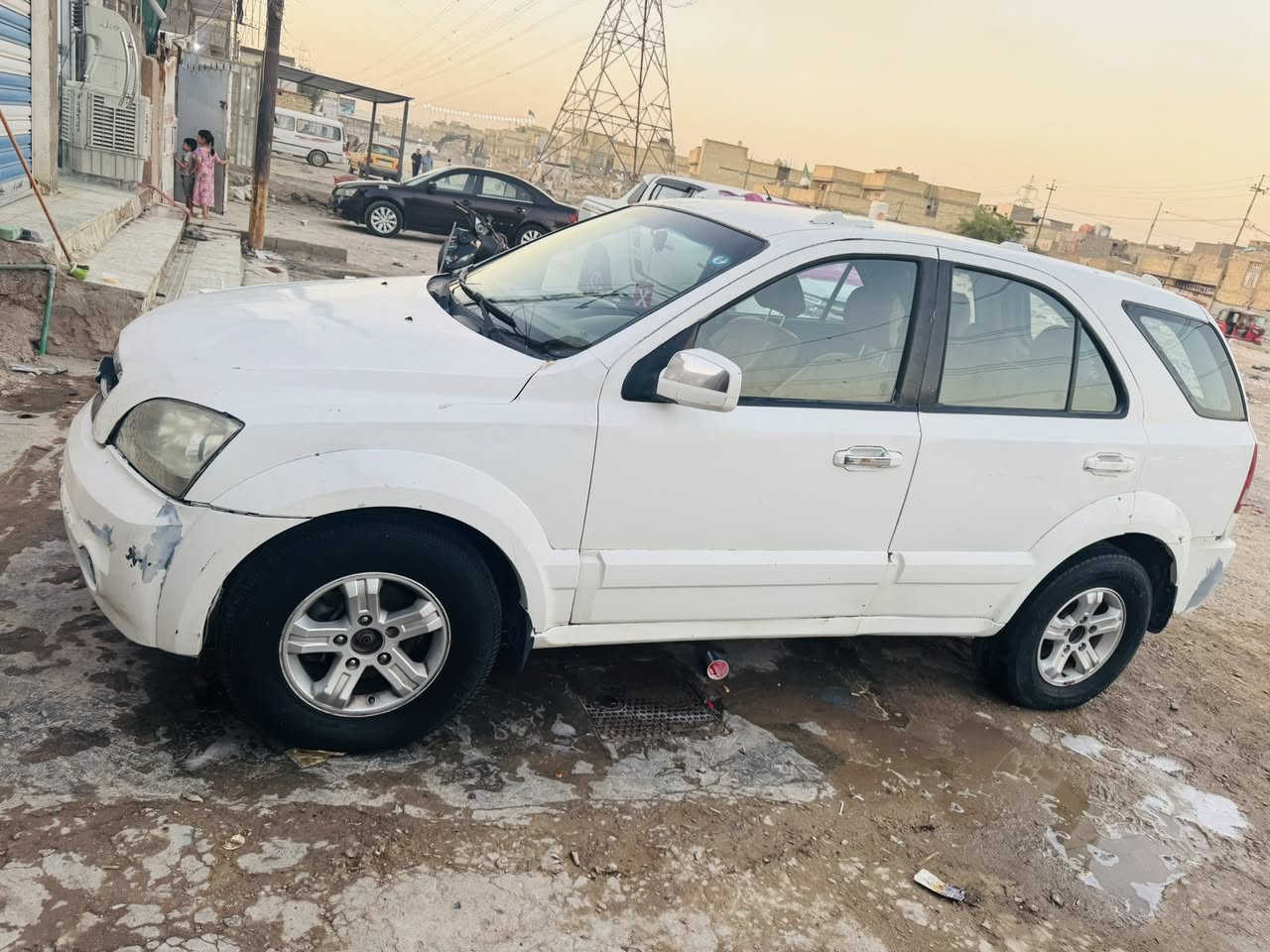 السلام عليكم سيارة سورنتو ٢٠٠٦ كير مكينه جدد بلادي سته سلندر رقم بغداد الدولي بسمي.  هزه جديده تخم تاير كهربائيات كامله سياره ترابك وين متريد حداديه جديده
السعر68وبيها مجال مكاني بغداد حي اور ***********

