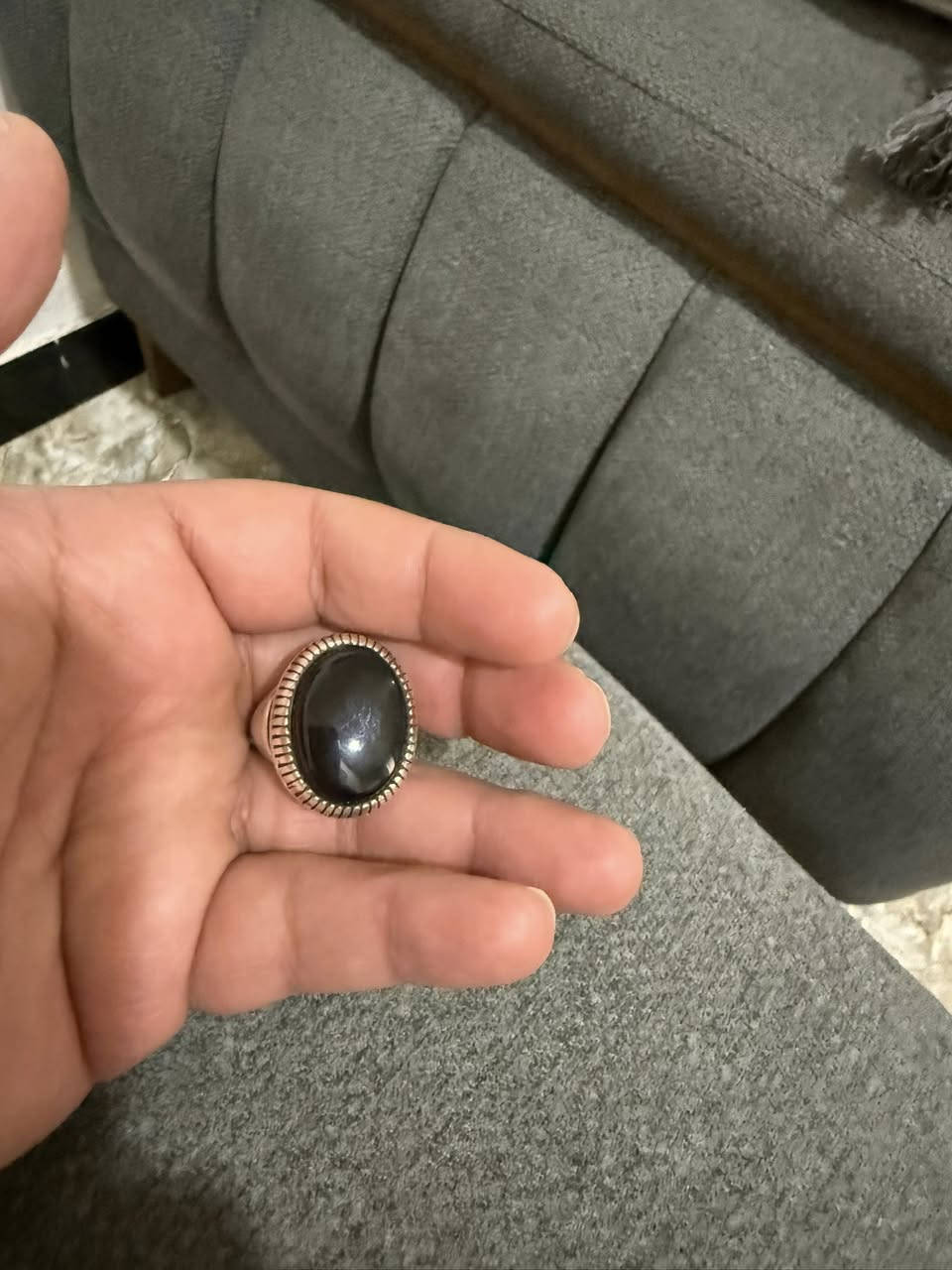 يماني شفته العبد صياغة يدويه ثقيله جدا نوادر للبيع السعر 300 
رقم الهاتف ***********
