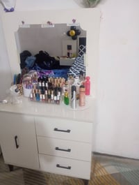 غرفه 5قطع نضيفه شوفت عينكم للبيع سعر 350 بدون الدوشك مال الجربايه وبيه...