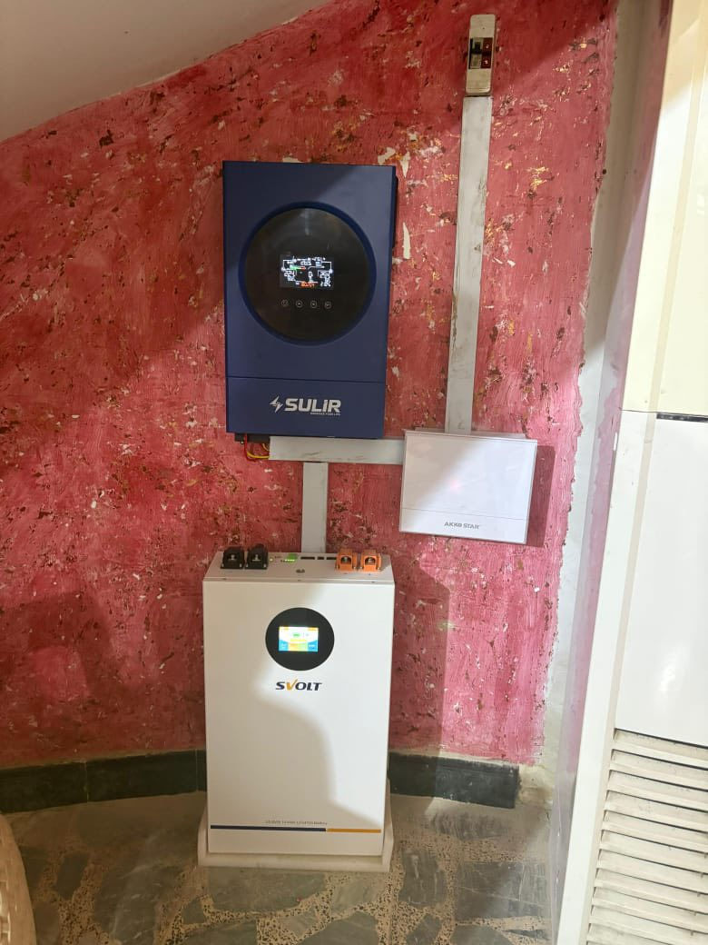 تحية طيبة ..  من مكتب الرؤيا الحرة للطاقة المتجددة
من الأرشيف بتأريخ 2025/5/16 :-
 تجهيز وتنفيذ منظومة طاقة  شمسية للأخ الأستاذ علي عبد الله زناد أبو أثير واسط العزيزية الجمعية الأولى 
بقدرة 12 امبير نهاري / 5 امبير ليلي 
تتكون المنظومة من
6 الواح لونجي Haimo x7 620w بضمان 5 سنة
أنفيرتر سوليار 4.2 كيلوا بضمان 3 سنة
بطارية ليثيوم فوسفات الحديد 
نوع  s voltt 24 voltt
200 AH 5.2 kw
اس ڤولت الرصينة والمعروفة بالأسواق بضمان 5 سنة
بورد حماية للدخول والخروج من الارتفاع والانخفاض والأوڤر كرنت السحب الزائد 
هيكل حديد جيد وبخبرة واداء هندسي 
مكتب الرؤيا الحرة للطاقة المتجددة إدارة أخوكم يوسف المالكي 
*********** 
***********
